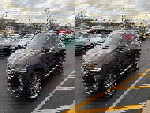 Used 2021 Buick Envision Avenir w/ Technology Package II image 2