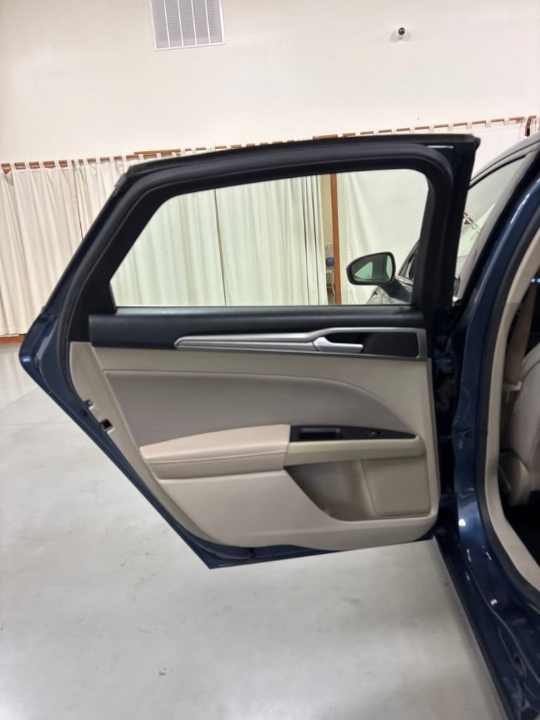 Used 2019 Ford Fusion SE FWD image 20