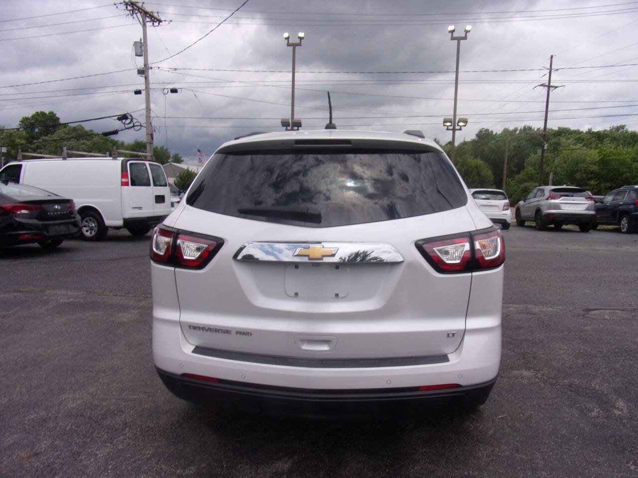 Used 2017 Chevrolet Traverse LT w/ Style and Technology Package image 11
