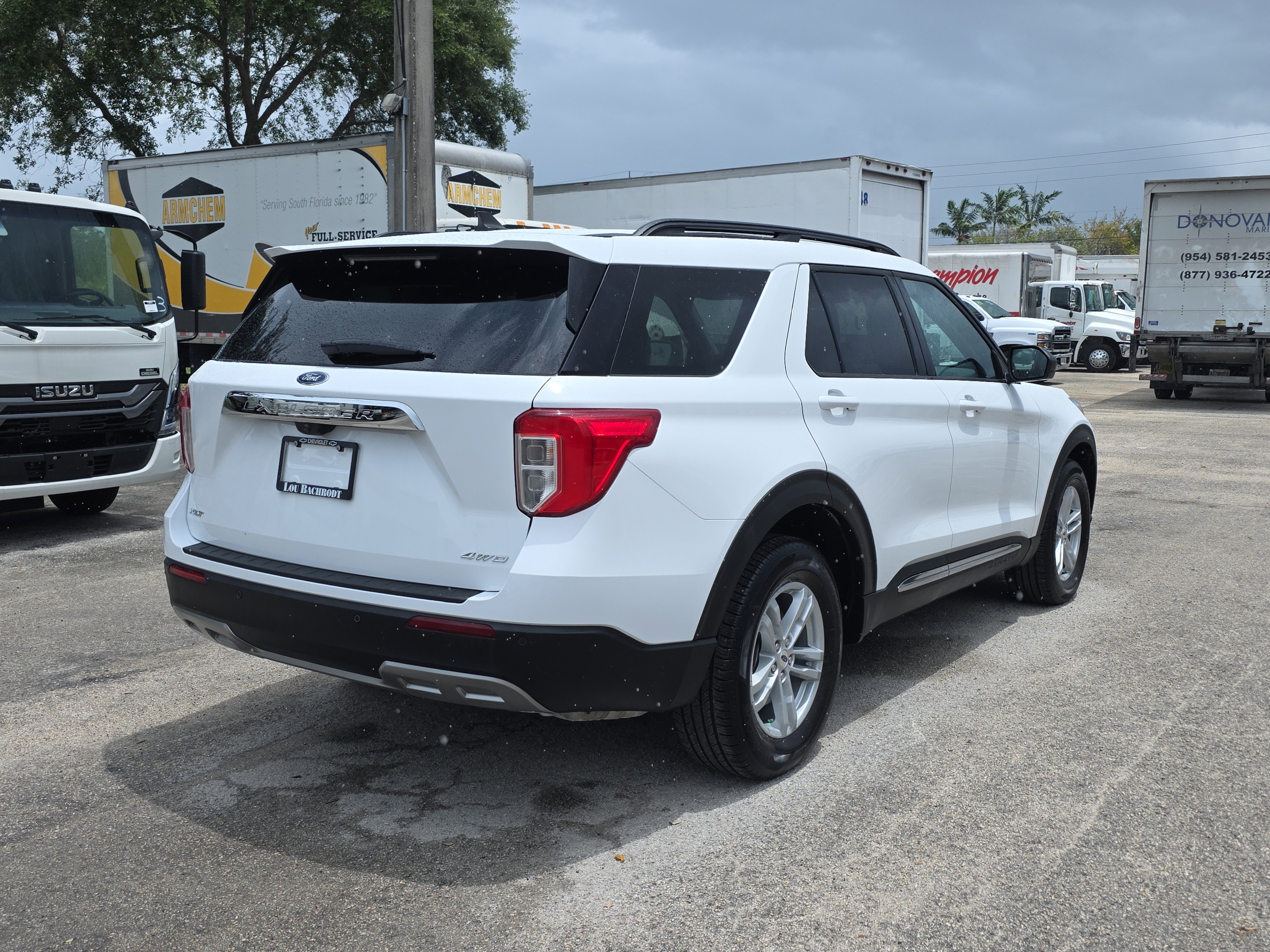 Used 2024 Ford Explorer XLT w/ Equipment Group 202A AWD/4WD image 7