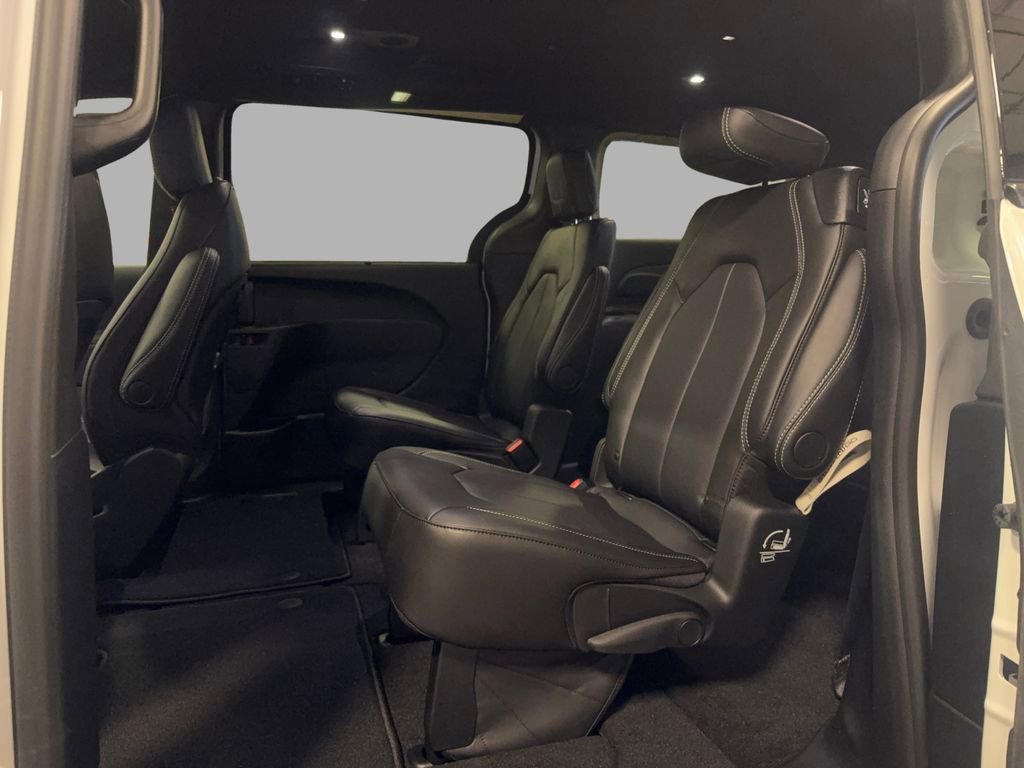 New 2026 Chrysler Pacifica Select w/ S Appearance Package image 13