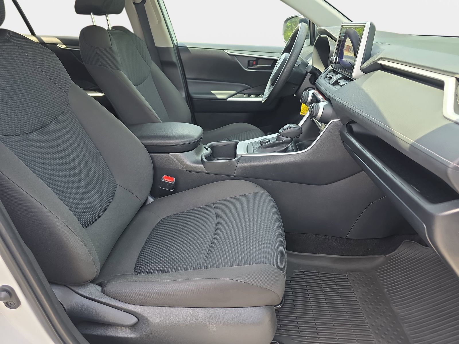 Used 2025 Toyota RAV4 LE AWD/4WD image 10