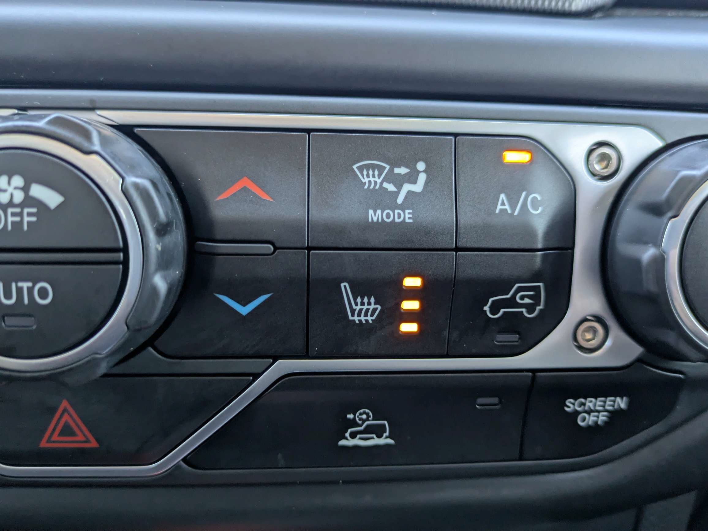 Used 2023 Jeep Wrangler Unlimited Sahara w/ Cold Weather Group AWD/4WD image 27