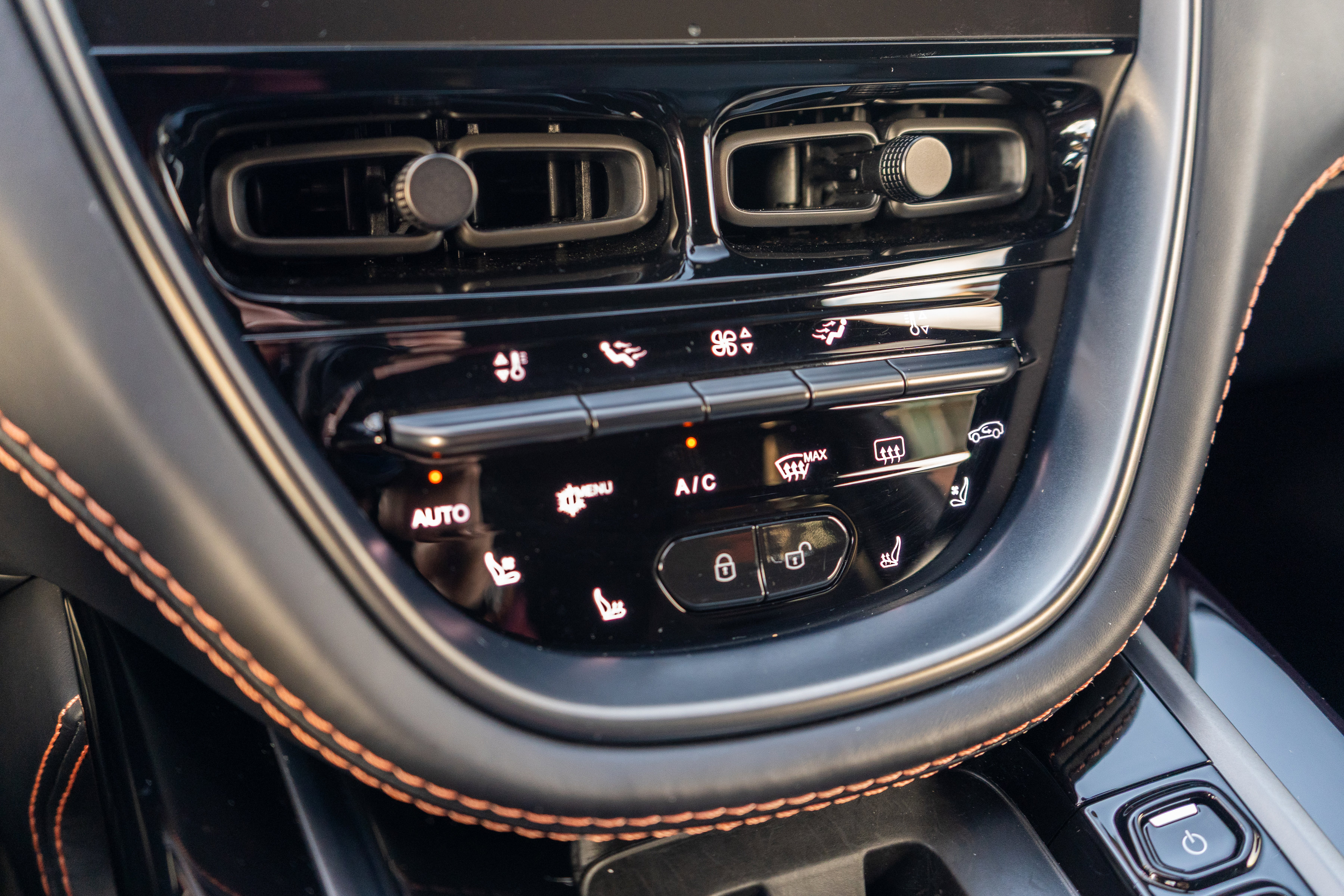 Used 2022 Aston Martin DBX image 28