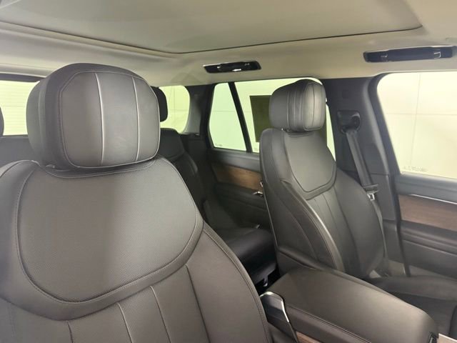 Used 2025 Land Rover Range Rover SE image 33