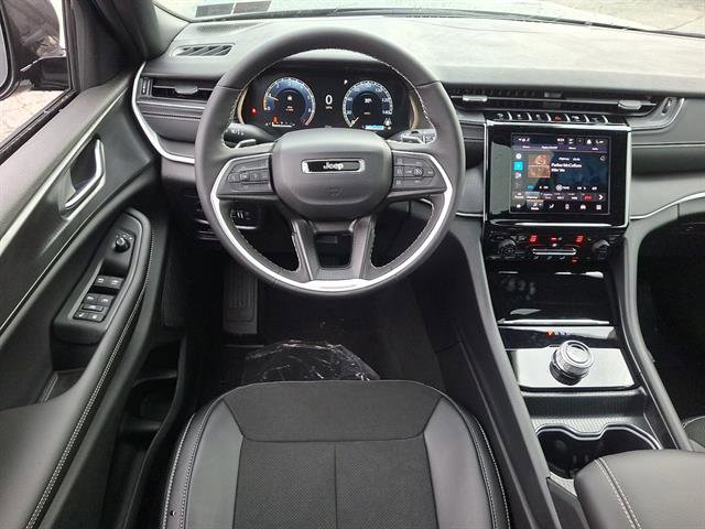 New 2025 Jeep Grand Cherokee Altitude image 8