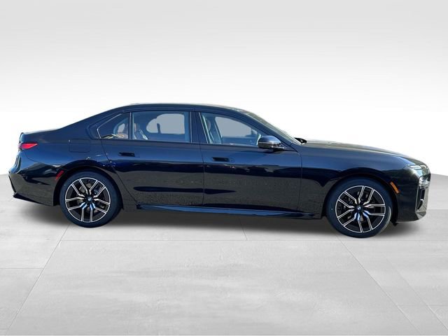 New 2025 BMW 740i xDrive w/ Premium Package image 2