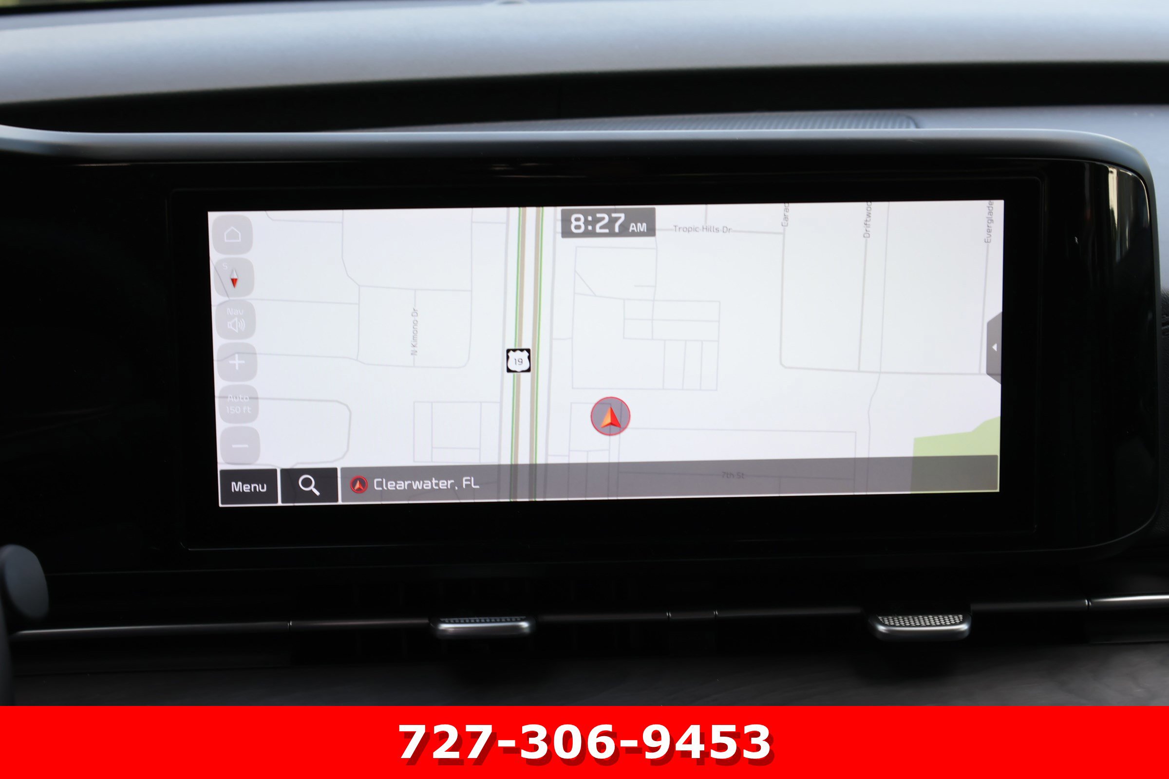 Used 2023 Kia Carnival EX FWD image 3