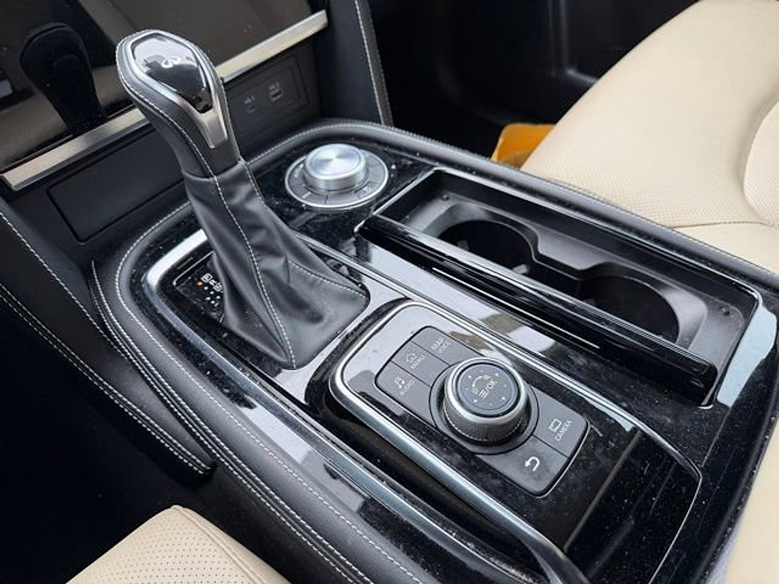 Used 2024 INFINITI QX80 Premium Select w/ Cargo Package AWD/4WD image 17