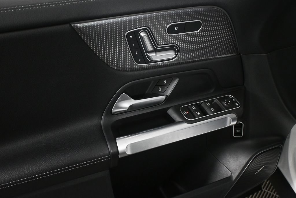 Certified 2023 Mercedes-Benz GLB 250 image 8