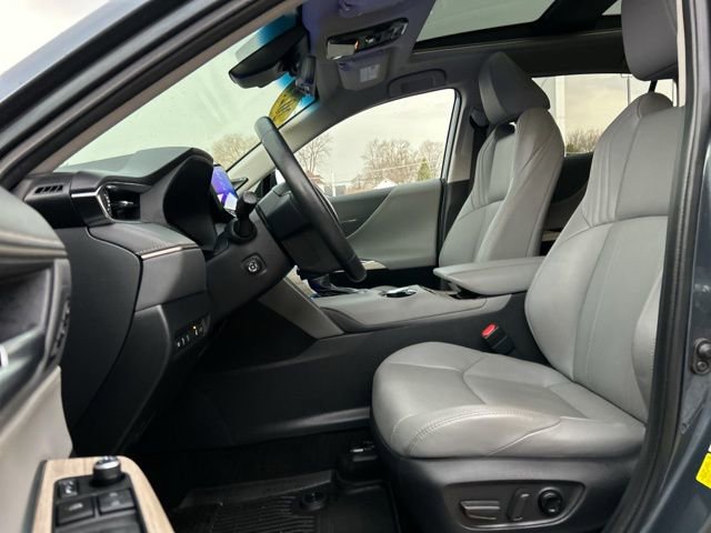 Used 2023 Toyota Venza Limited image 27