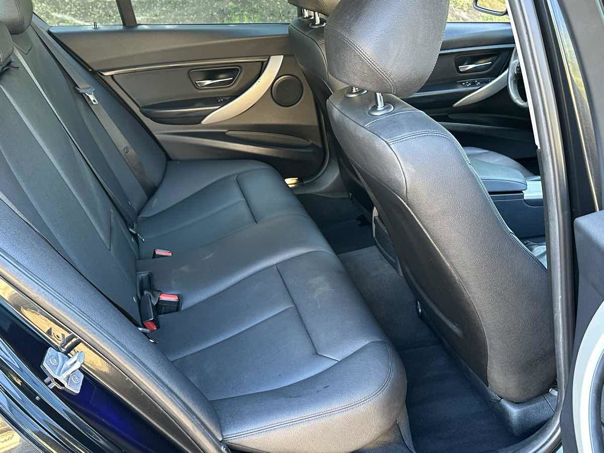 Used 2017 BMW 320i Sedan RWD image 10