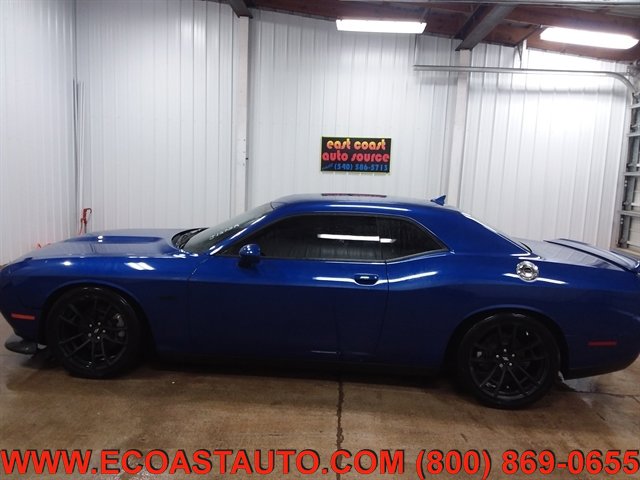Used 2022 Dodge Challenger R/T RWD image 5