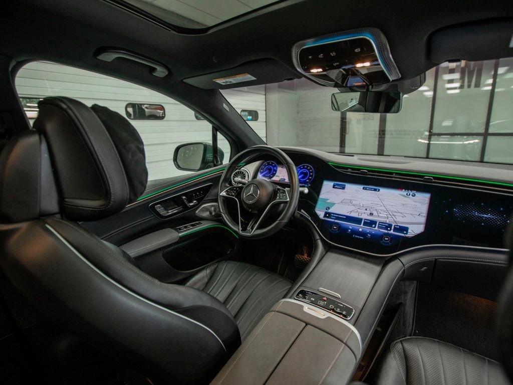 Used 2023 Mercedes-Benz EQS 580 4MATIC SUV w/ Exclusive Trim Package image 16