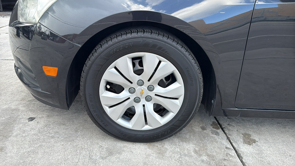 Used 2014 Chevrolet Cruze LS FWD image 17