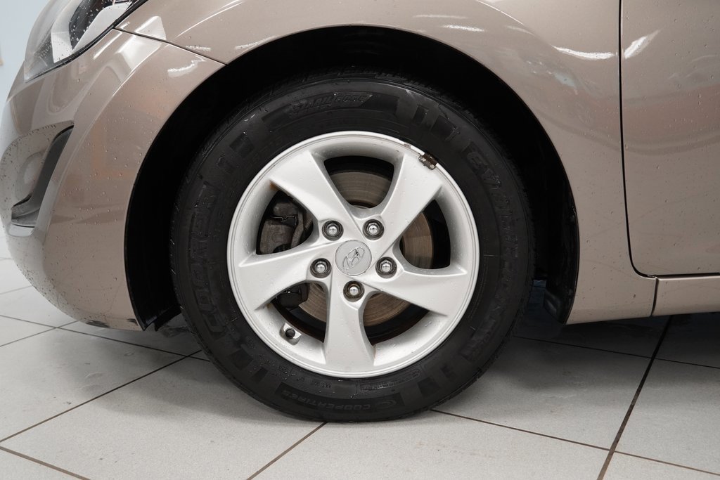 Used 2015 Hyundai Elantra SE image 14