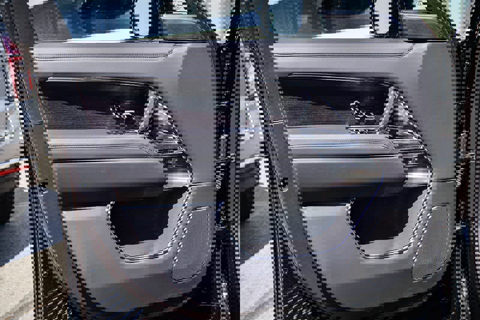 New 2026 Land Rover Range Rover Long Wheelbase SE image 21