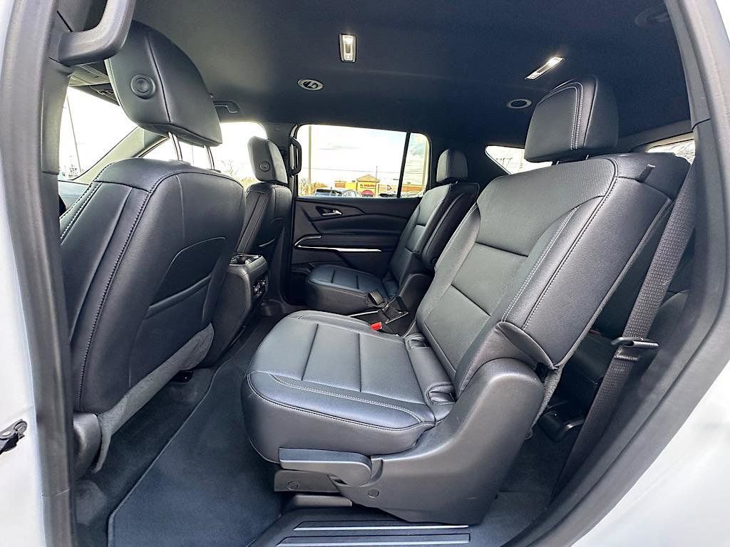 Used 2026 Chevrolet Traverse LT FWD image 15