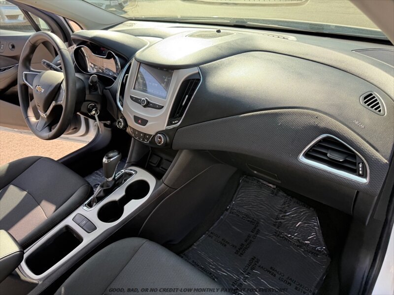 Used 2017 Chevrolet Cruze LS FWD image 20