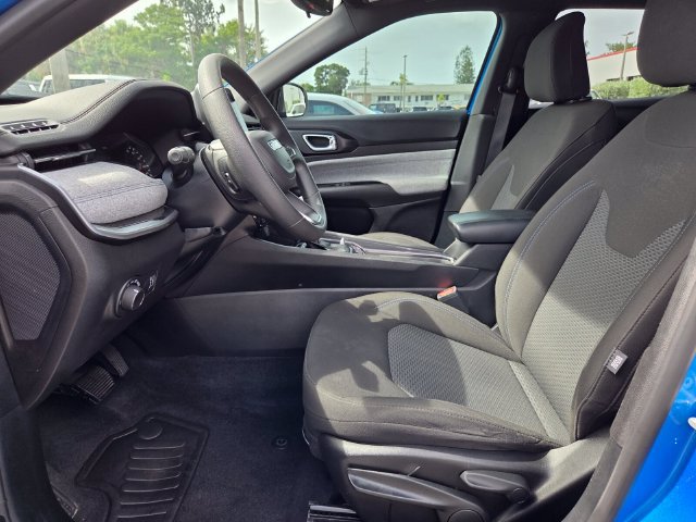 Used 2025 Jeep Compass Sport AWD/4WD image 13