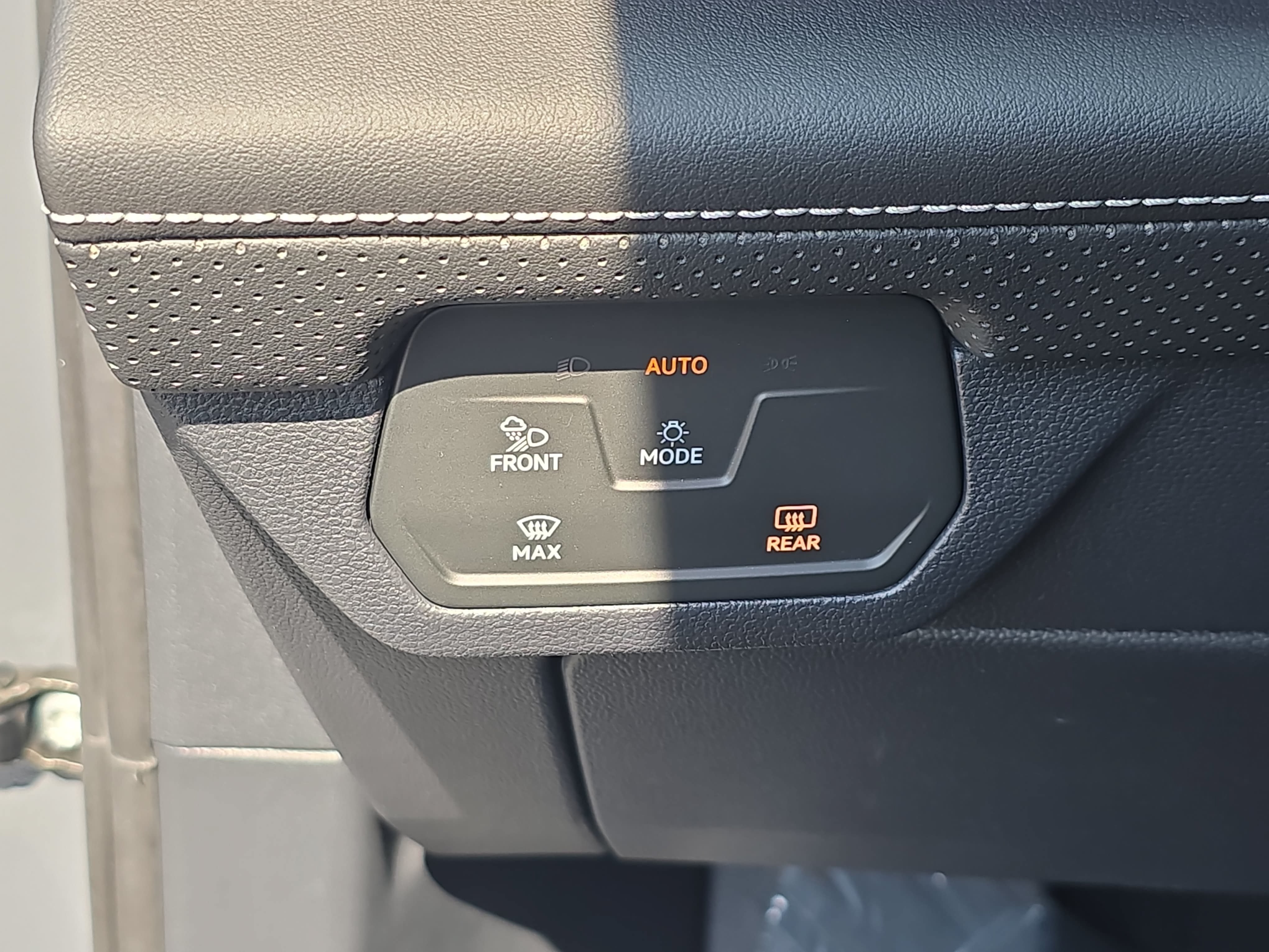 New 2026 Volkswagen Atlas Cross Sport SE AWD/4WD image 28