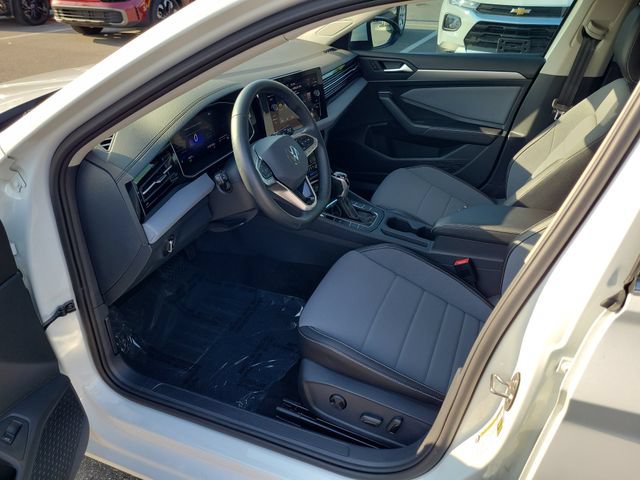 Used 2026 Volkswagen Jetta SE FWD image 15