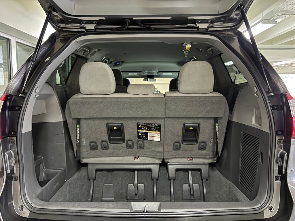 Certified 2020 Toyota Sienna L image 38