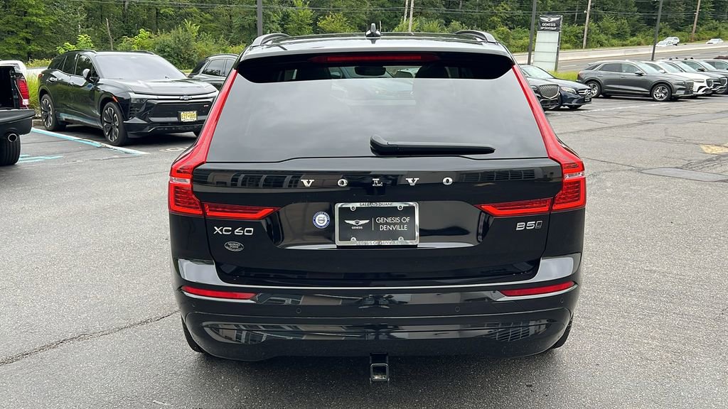 Used 2022 Volvo XC60 B5 Momentum w/ Climate Package image 4