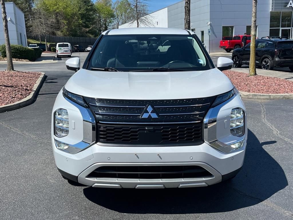 Used 2024 Mitsubishi Outlander SE image 3