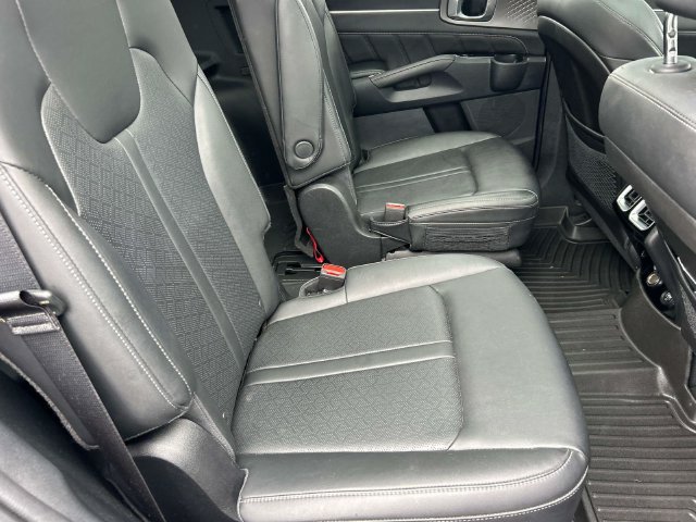 Used 2023 Kia Sorento SX AWD/4WD image 24