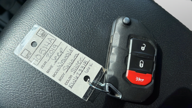 Certified 2019 Jeep Wrangler Unlimited Sahara AWD/4WD image 30