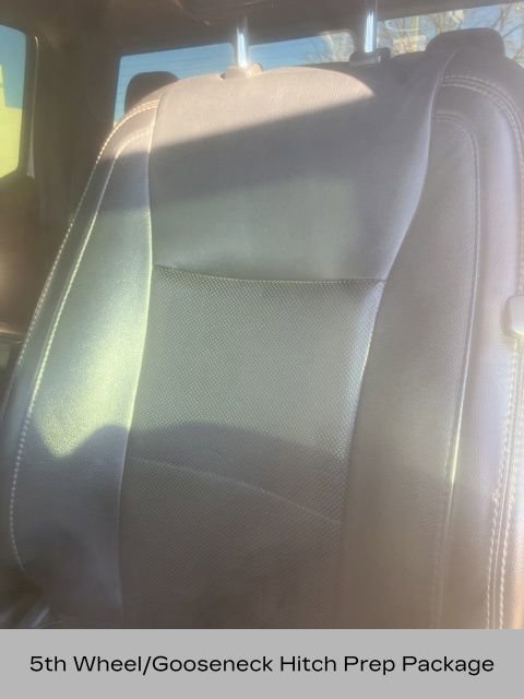 Used 2019 Ford F350 Lariat image 2