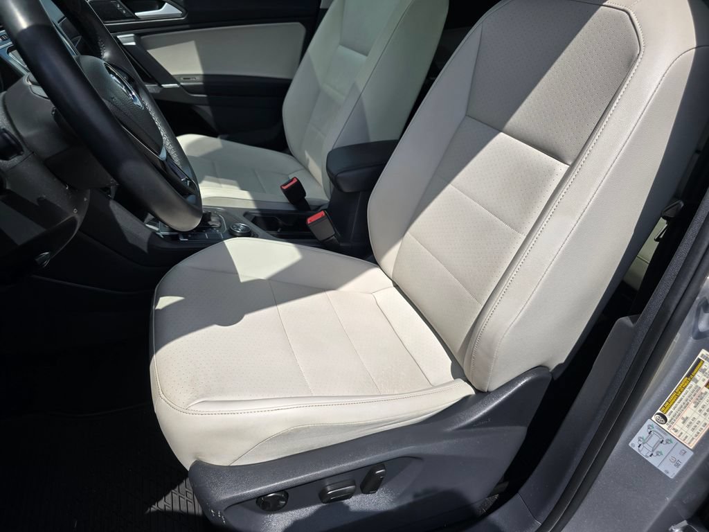 Used 2020 Volkswagen Tiguan SEL AWD/4WD image 16