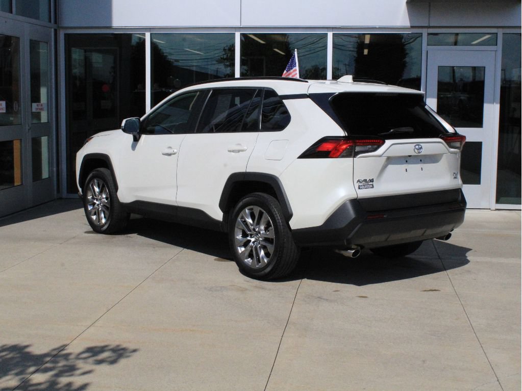 Used 2021 Toyota RAV4 XLE Premium AWD/4WD image 8