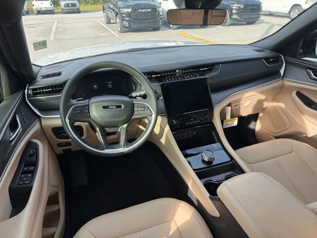 Used 2025 Jeep Grand Cherokee Limited w/ Trailer Tow Package image 11