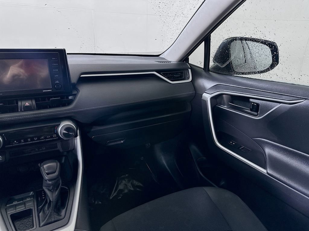 Used 2021 Toyota RAV4 LE image 18