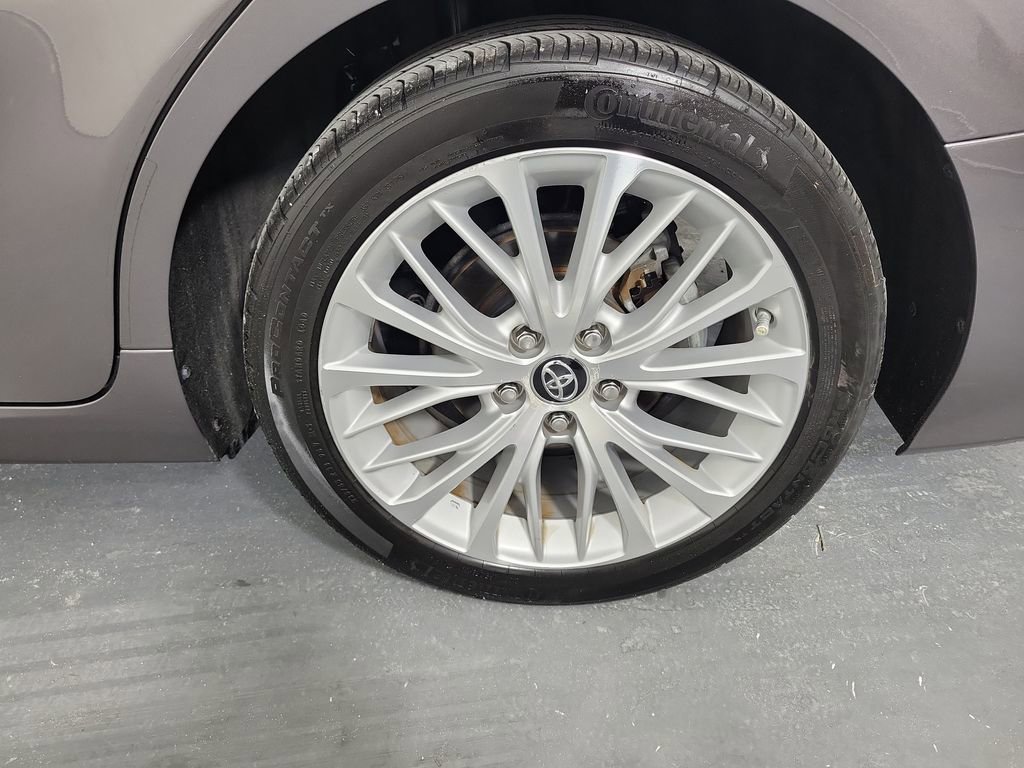 Certified 2019 Toyota Camry XLE FWD image 30