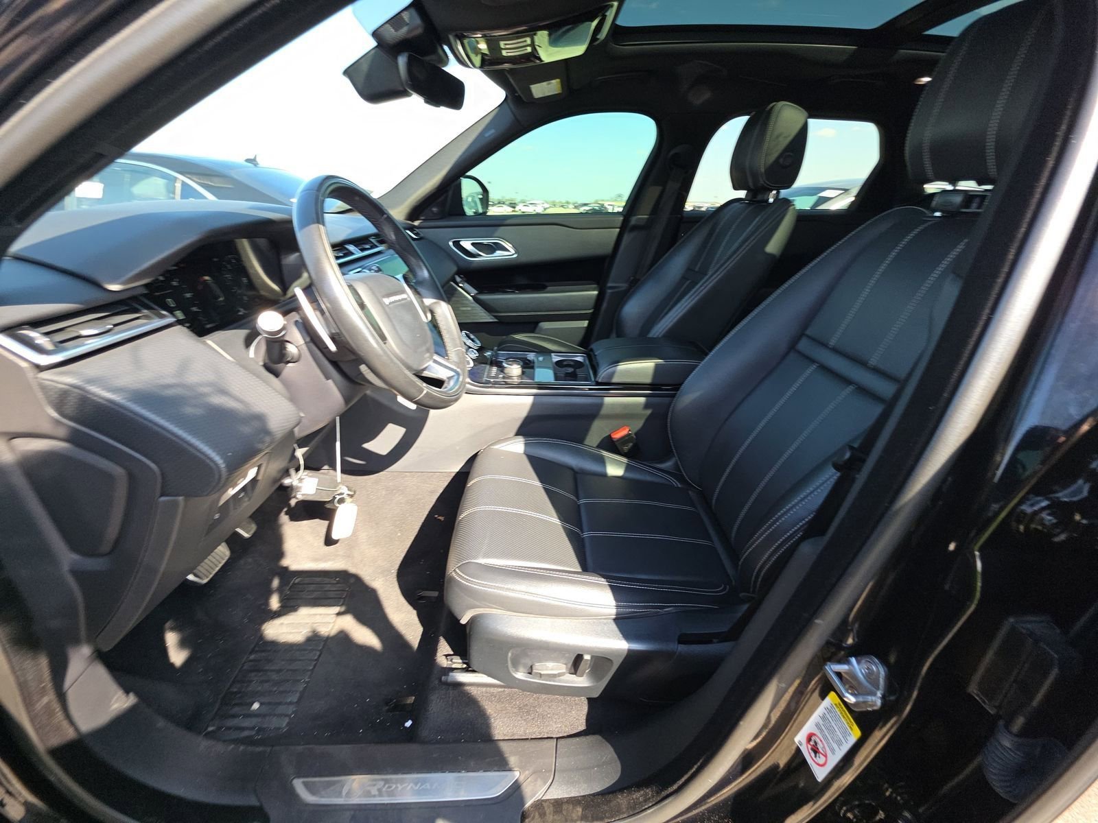 Used 2019 Land Rover Range Rover Velar R-Dynamic SE AWD/4WD image 7