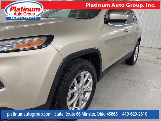Used 2015 Jeep Cherokee Latitude w/ Comfort/Convenience Group AWD/4WD image 40