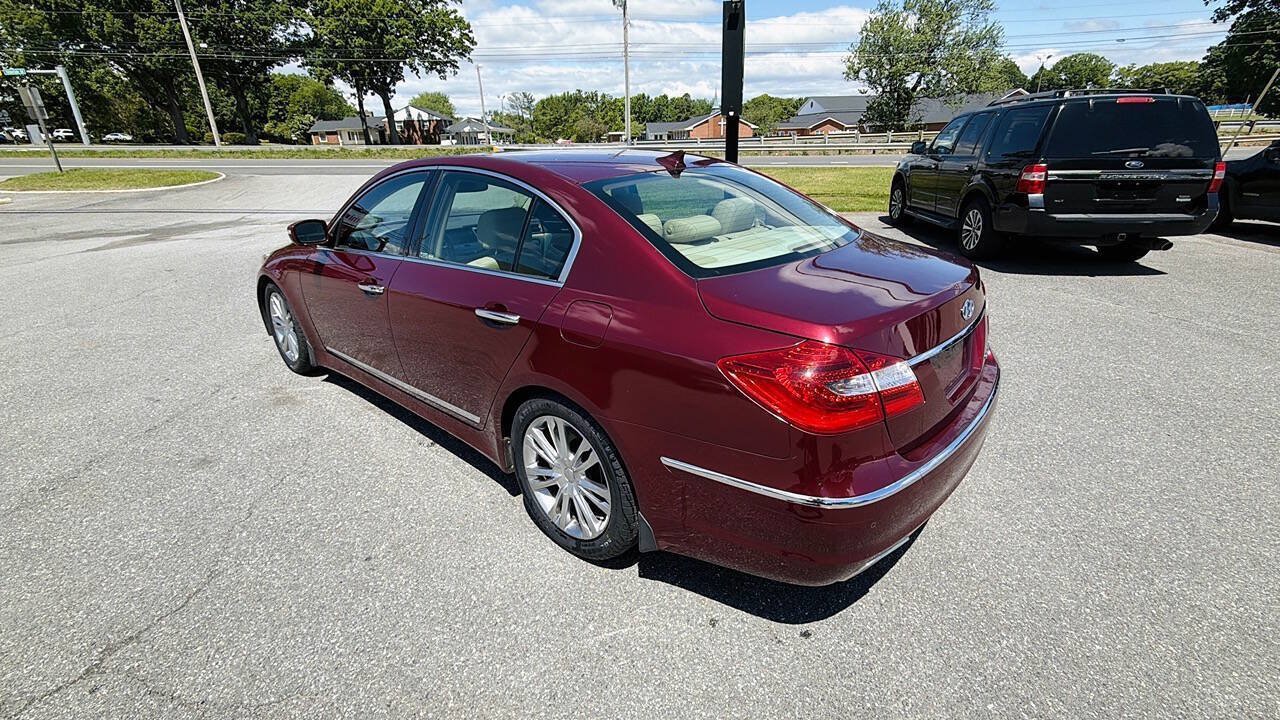 Used 2012 Hyundai Genesis 4.6 RWD image 4