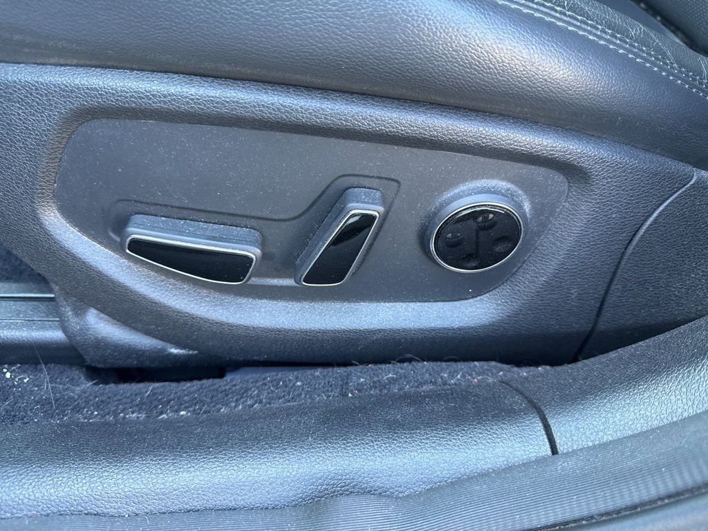 Used 2017 Genesis G80 3.8 w/ Option Group 02 image 7