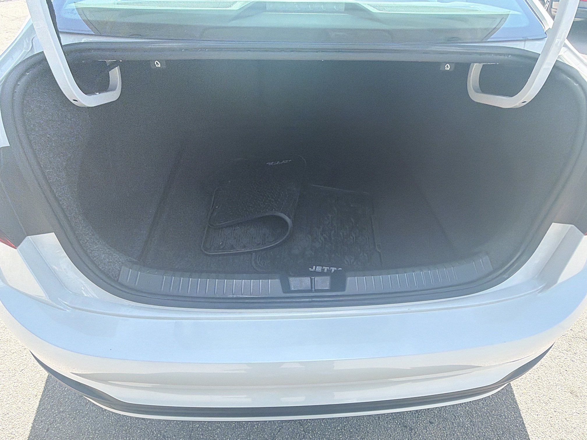 Used 2023 Volkswagen Jetta SE FWD image 25