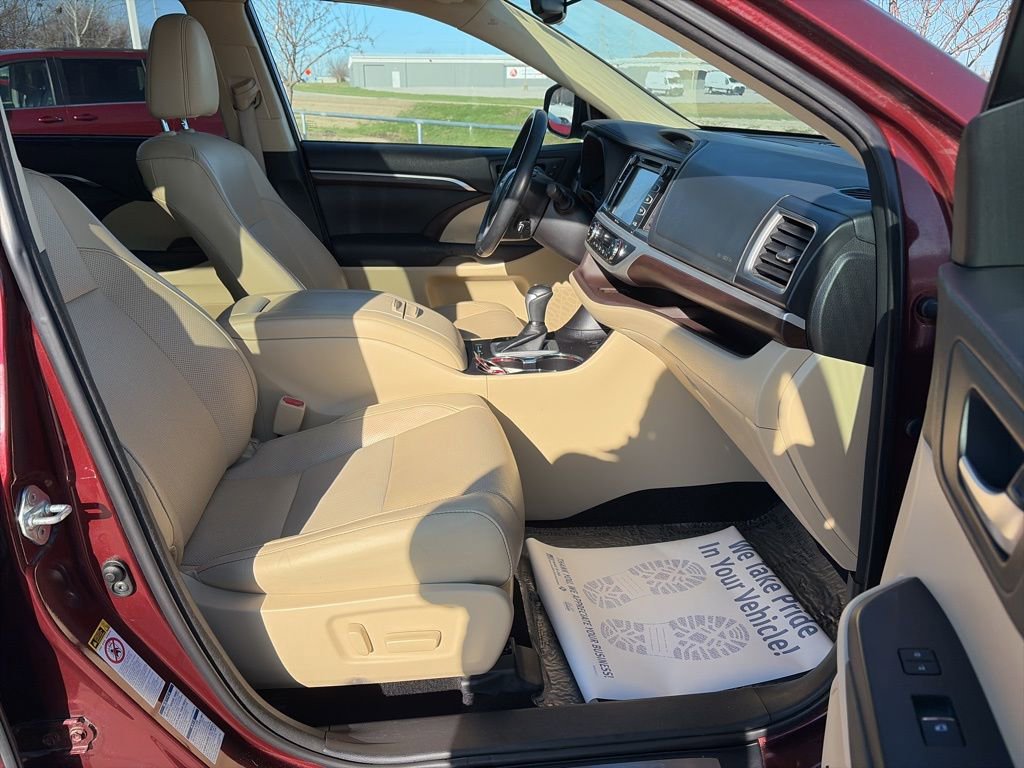 Used 2015 Toyota Highlander Limited image 31