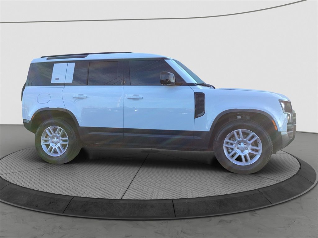 Used 2023 Land Rover Defender 110 S image 8