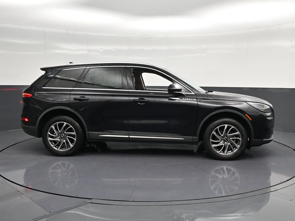 Used 2021 Lincoln Corsair AWD w/ Equipment Group 101A image 4