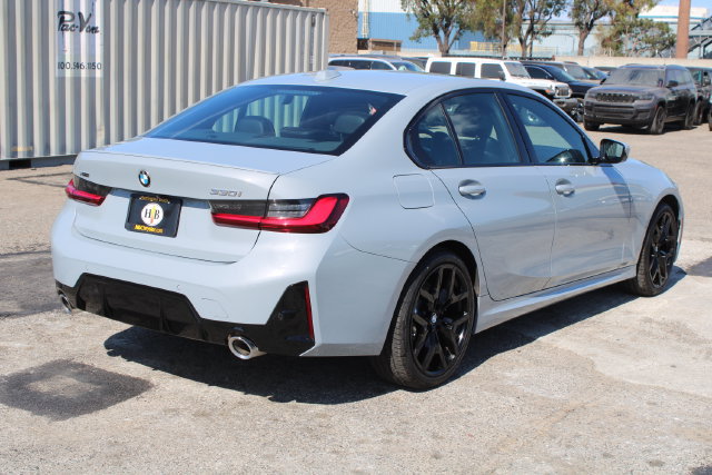Used 2026 BMW 330i xDrive Sedan AWD/4WD image 4