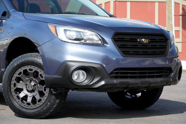 Used 2017 Subaru Outback 2.5i Limited AWD/4WD image 2