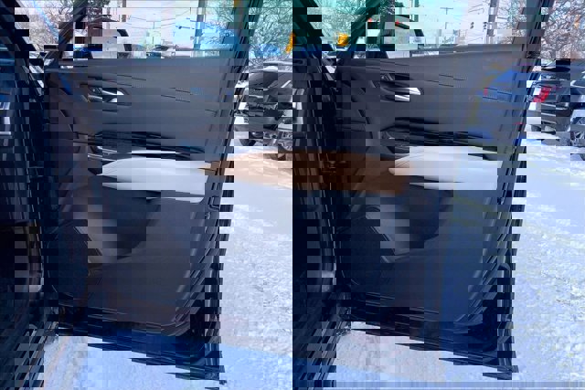 Used 2024 Cadillac XT4 Luxury image 23