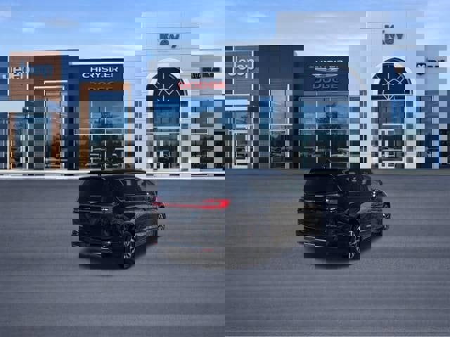 Used 2024 Chrysler Pacifica Select image 5