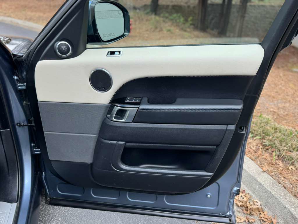 Used 2019 Land Rover Range Rover Sport HSE AWD/4WD image 37